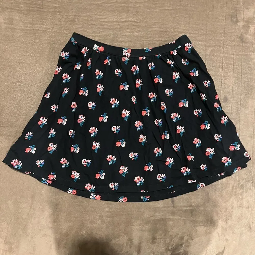 Old Navy Black Floral Skirt Kid’s XL(14)